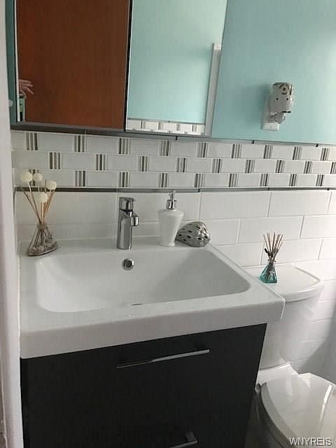 1st image of 2472 Parker Blvd