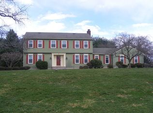 8 Hunt Ct, Flemington, NJ 08822