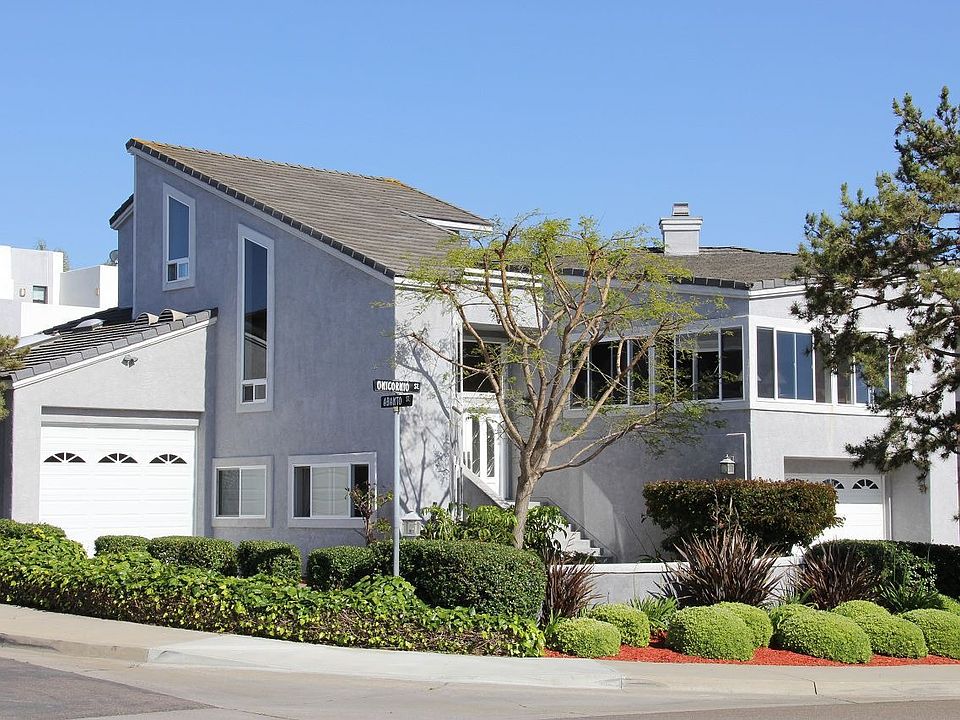 Front: Corner Lot
