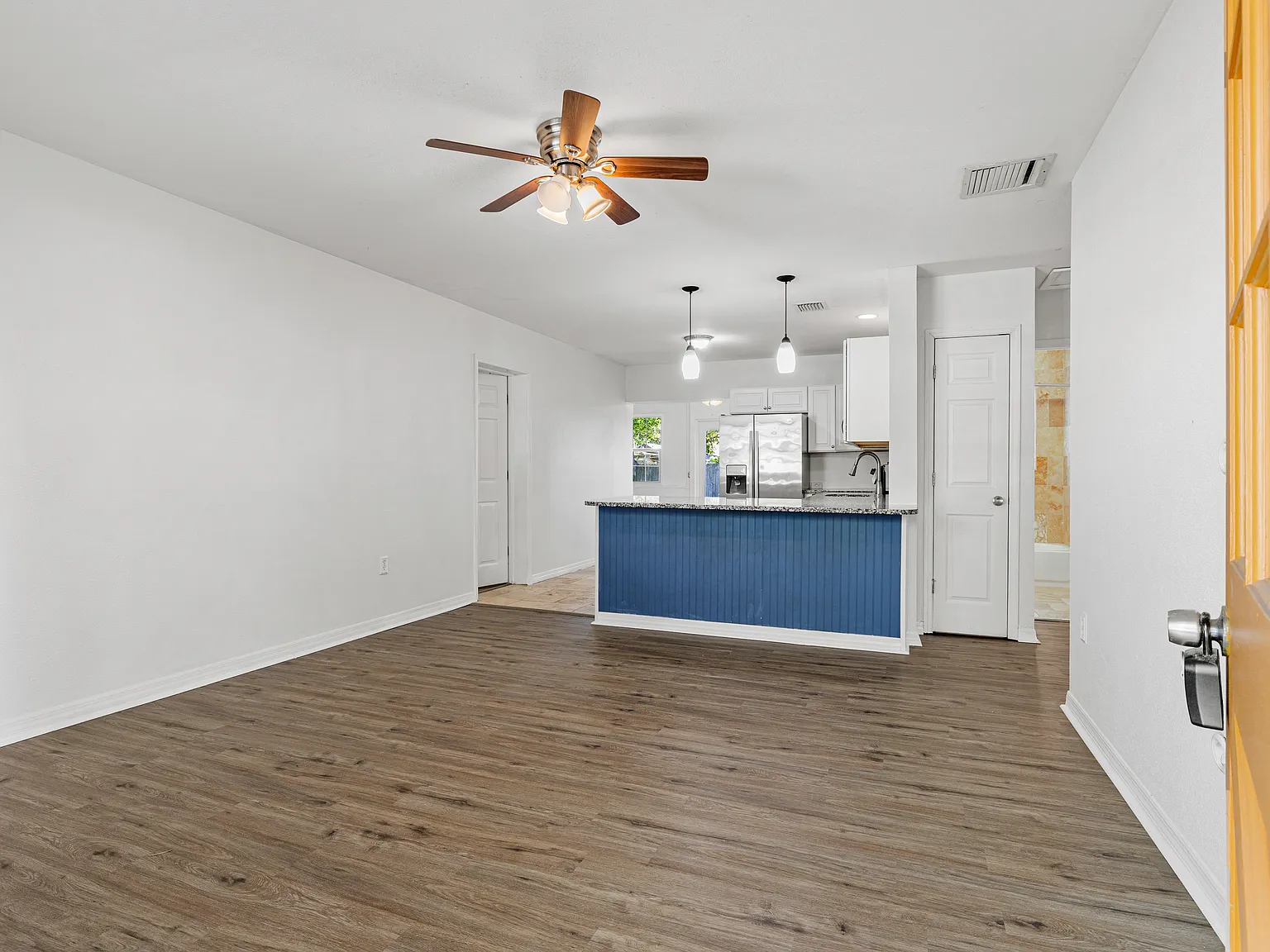 3 bed, 1324 sqft, $2,500 — Photo 1