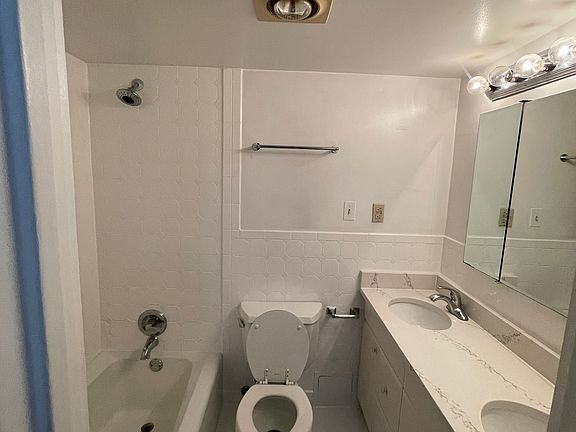 5th image of 922 24th St NW APT 221
