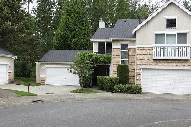 Unit with 2car garage