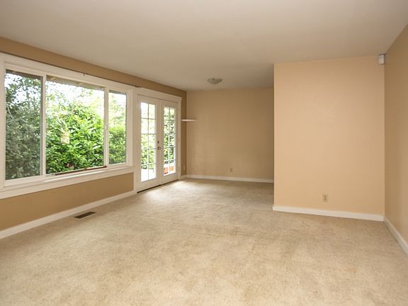 Living Room w/ alcove