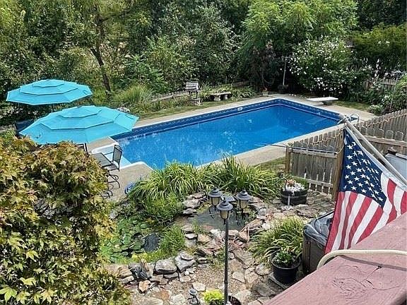 4th image of 9180 Lakeview Dr