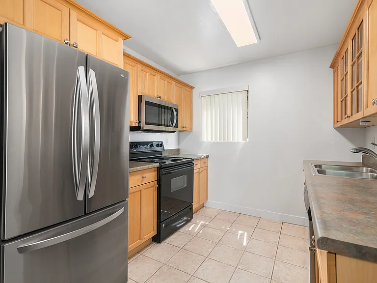 2850 Reynard Way #21 — Photo 2