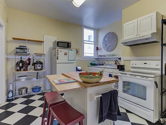 4th image of 426 Cole St Unit B
