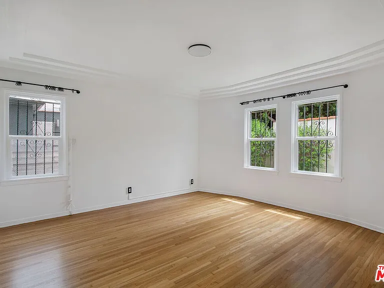 4126 S Bronson Ave — Photo 16