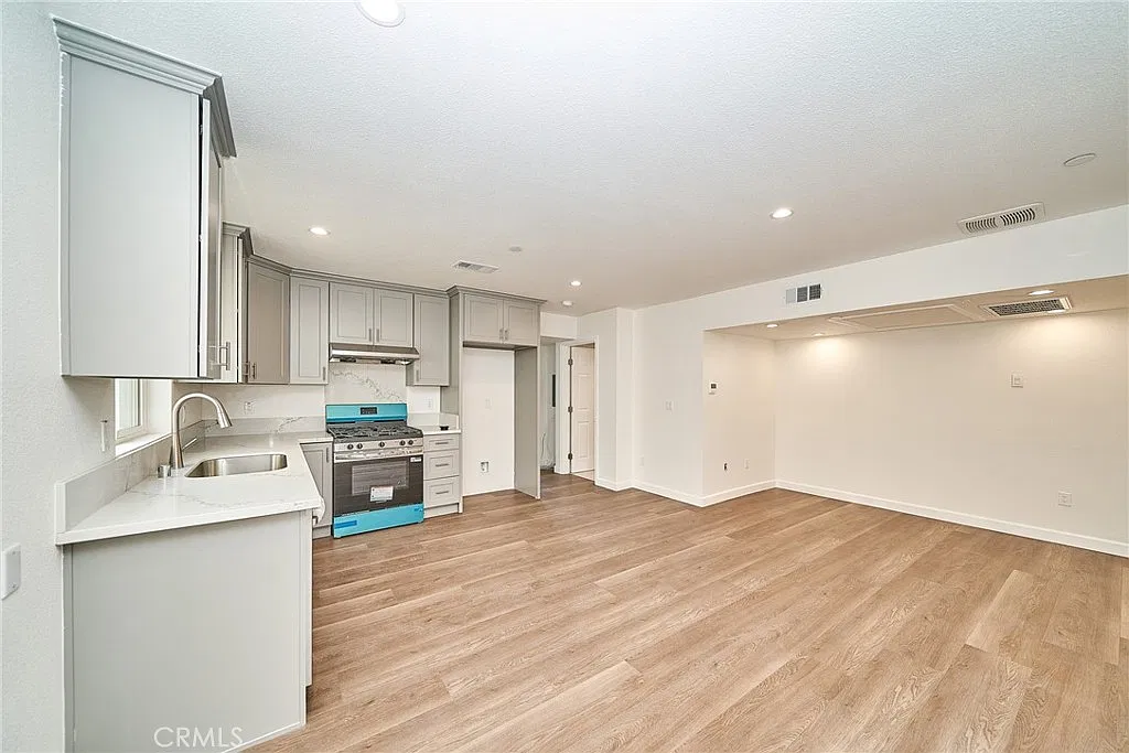 2 bed, 667 sqft, $2,600 — Photo 4
