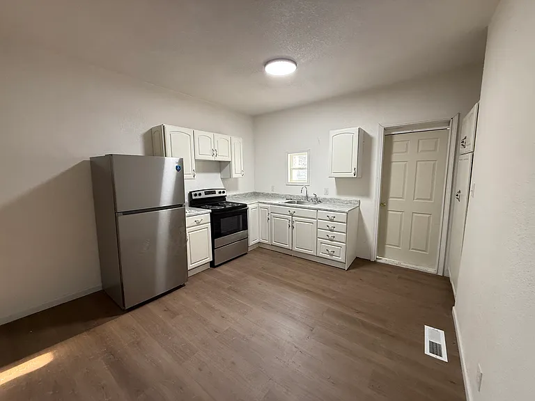 431 Vine St — Photo 6