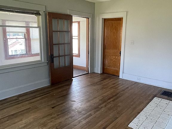 3rd image of 57 E Avondale Ave Unit 2