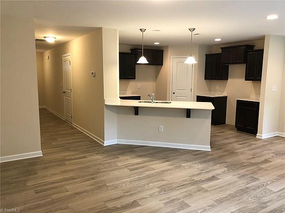 5th image of 104 Crepe Myrtle Ln #3-MOM