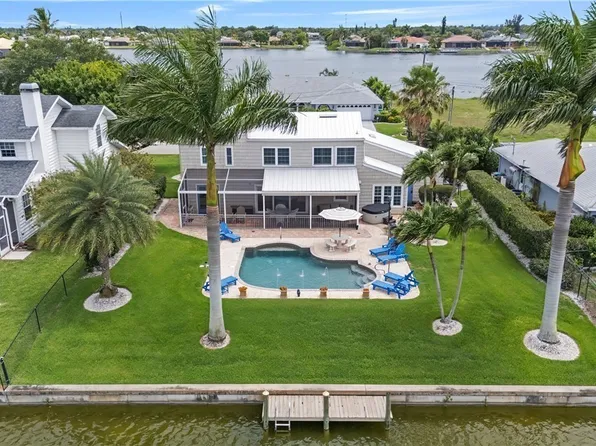 858 SE 1st Ter, Cape Coral, FL 33990