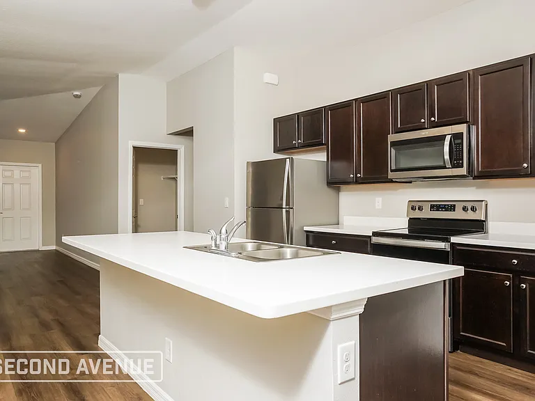 678 Rutland Cir — Photo 8