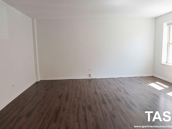 4th image of 927 W Carmen Ave #3B