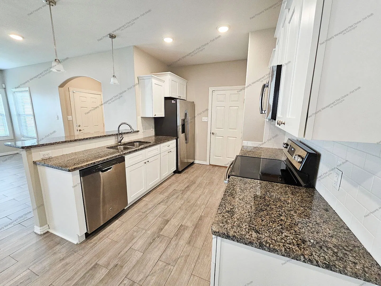 3 bed, 2.0 bath, 1400 sqft, $1,549 — Photo 4