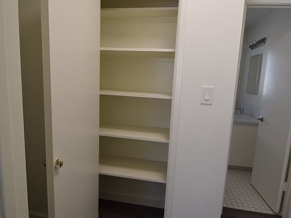 5th image of 5230 Kester Ave #17655186