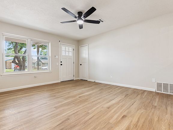 4th image of 3325 Del Rancho Dr