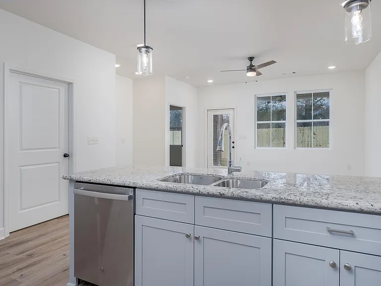 801 Stonebrook Ln — Photo 15