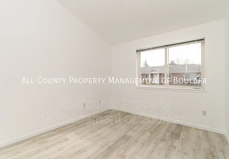 4390 Laguna Pl #J — Photo 3