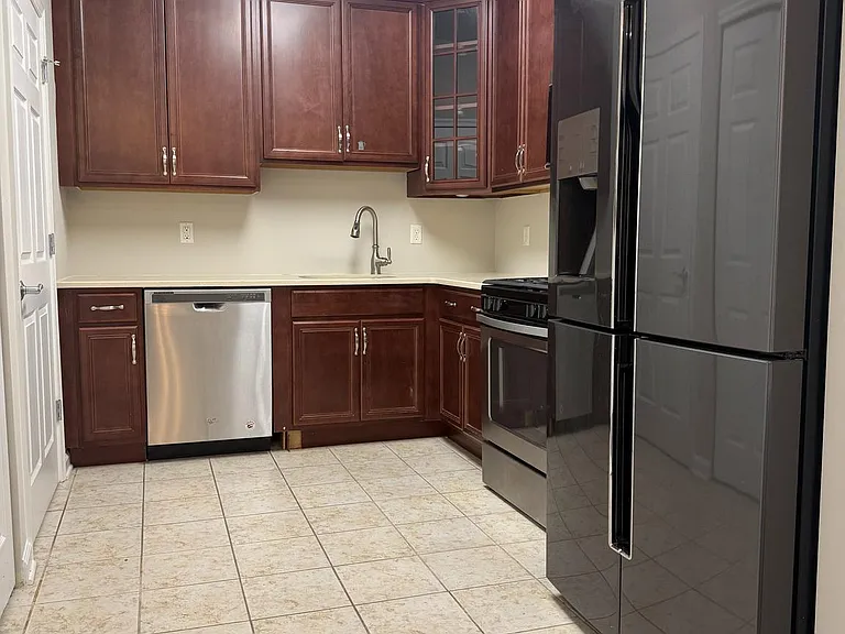 1136 Halifax Pl — Photo 4