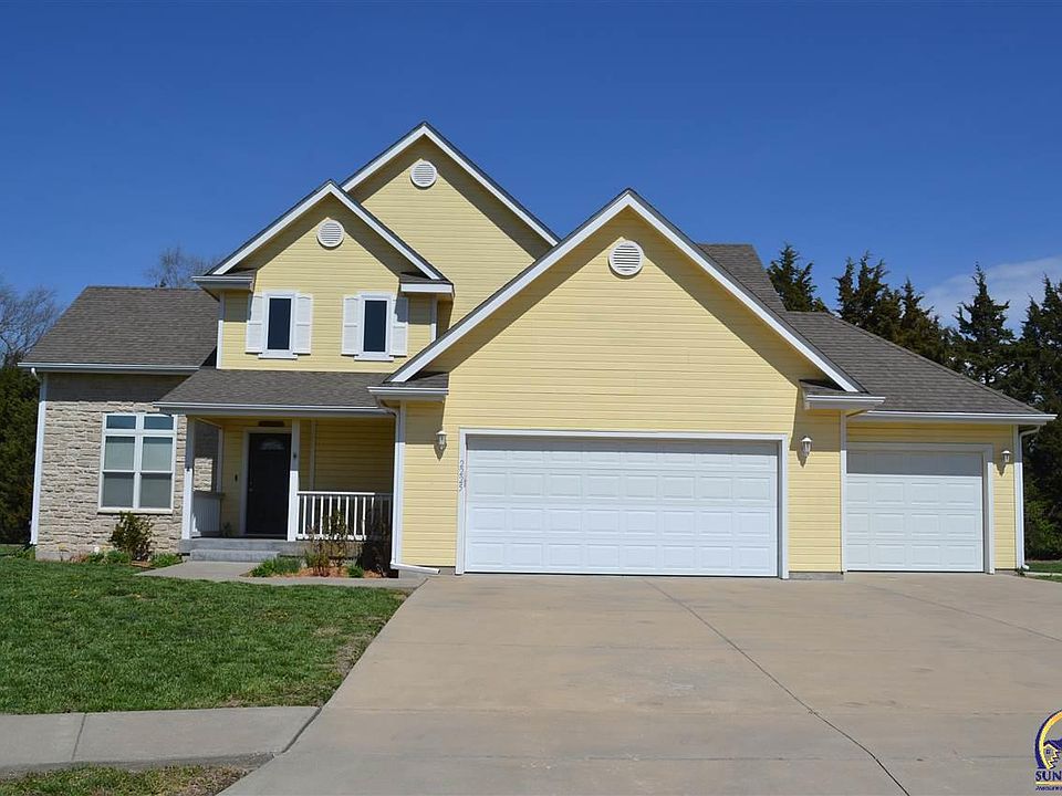 1st image of 2225 SE Greenwood Ct