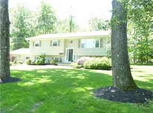 20 Montclair Ave, Airmont, NY