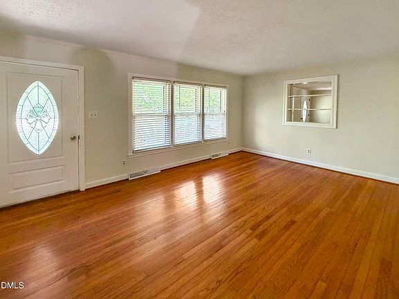 3rd image of 108 Dogwood Dr