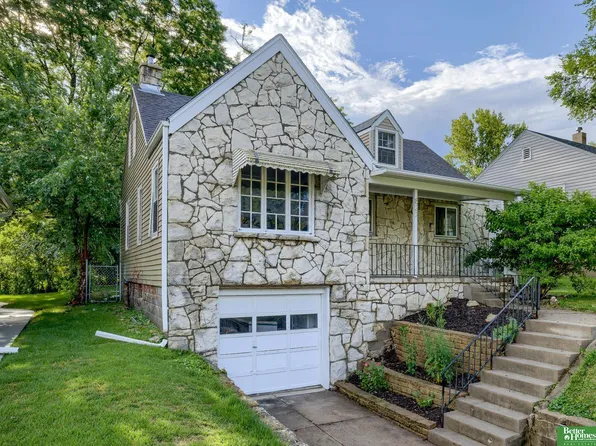 827 S 36th St, Omaha, NE 68105