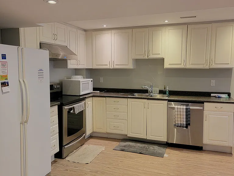 593 Ray Lawson Blvd #BASEMENT — Photo 3