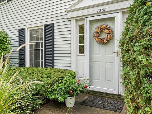 2nd image of 2206 Worthington Dr