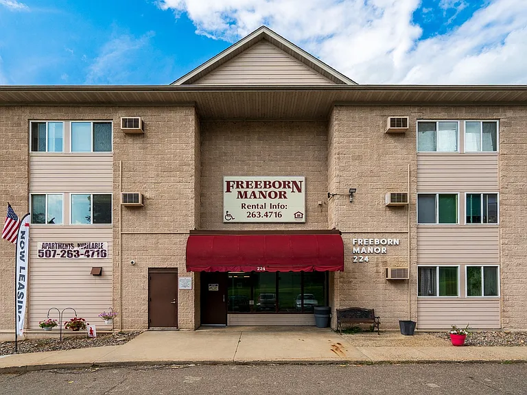 Freeborn Manor — Photo 10
