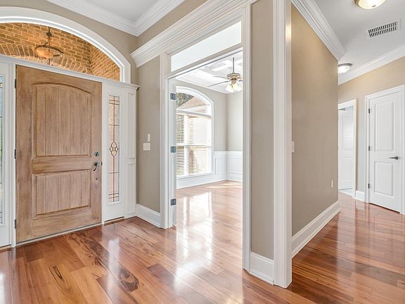 4th image of 4987 Hollystone Ln
