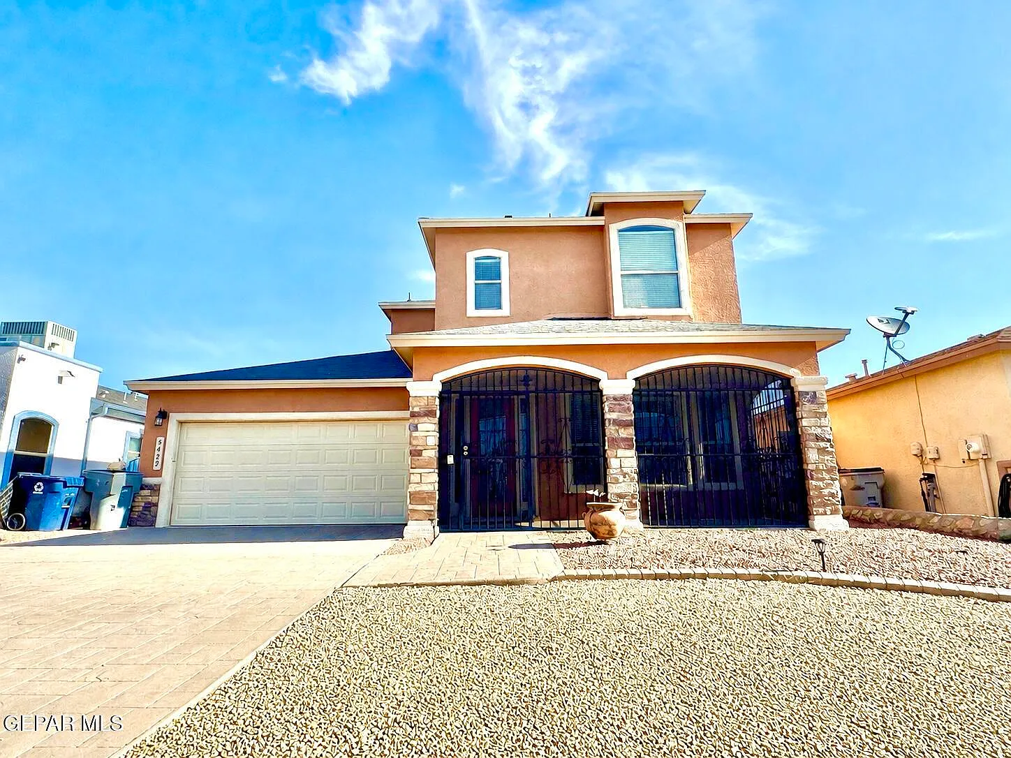 4 bed, 3.0 bath, 2646 sqft, $2,350 — Photo 1