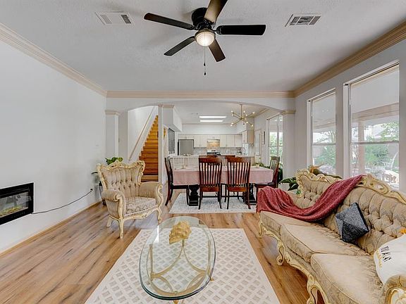 3rd image of 18106 Oakleaf Trail Ct