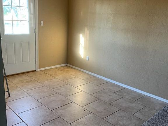 3rd image of 207 Hillcrest Dr
