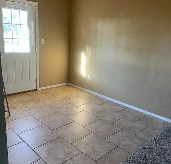 207 Hillcrest Dr — Photo 3