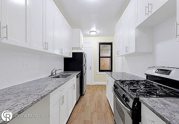 5th image of 300 W 108th St APT 1A