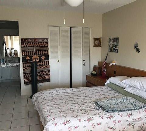 3rd image of 2025 NE 164th St APT 517