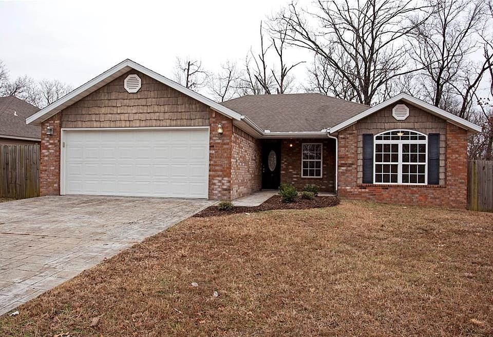 1st image of 19 Dunstable Dr