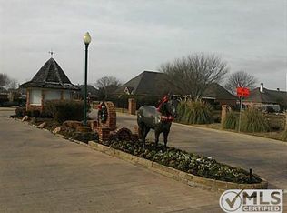 1044 E Secretariat Dr, Terrell, TX 75160