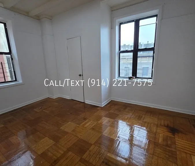 490 S Broadway — Photo 11