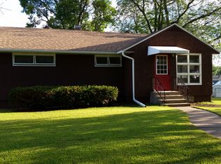 515 S 3rd St, La Crescent, MN 55947