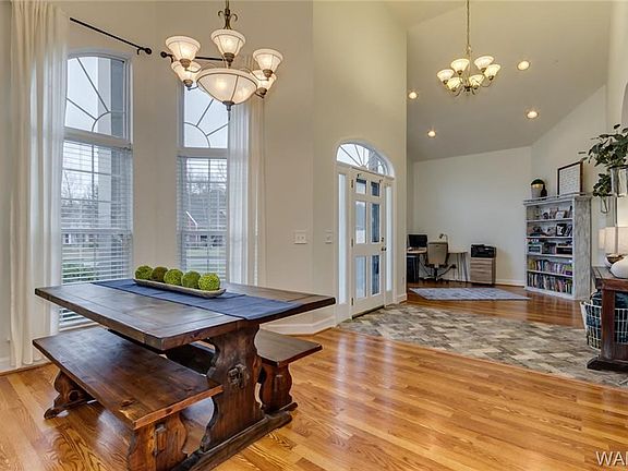 3rd image of 1669 Arborway Dr