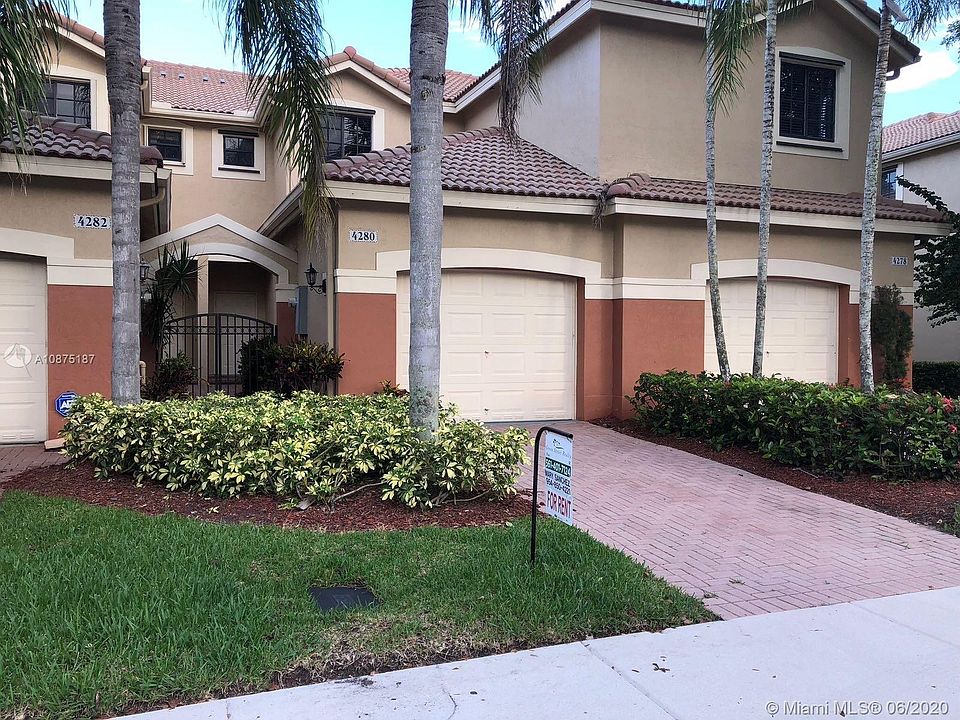 1st image of 4280 Vineyard Cir Unit 4280