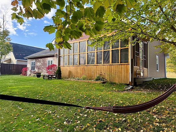 5th image of 2A Riverside Drive
