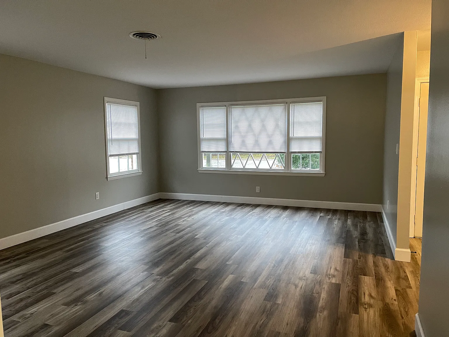 3 bed, 2000 sqft, $1,850 — Photo 3