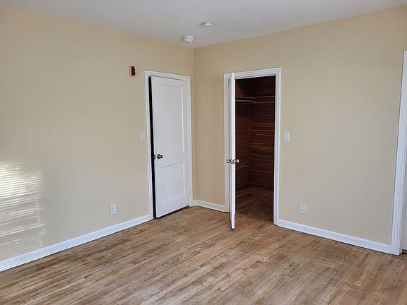 5th image of 401 SW 10th St