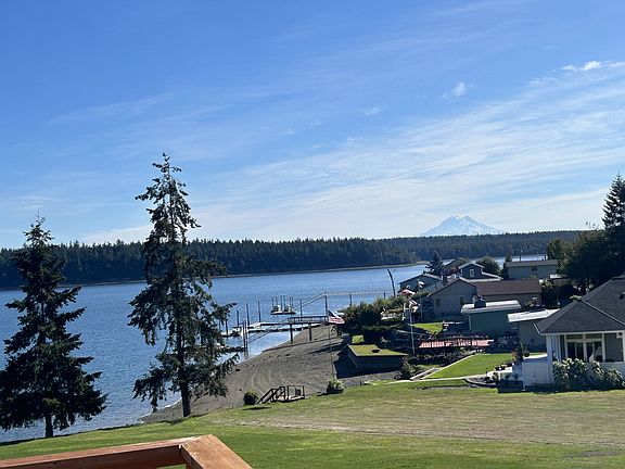 3rd image of 140 SE Teagle Dr #1