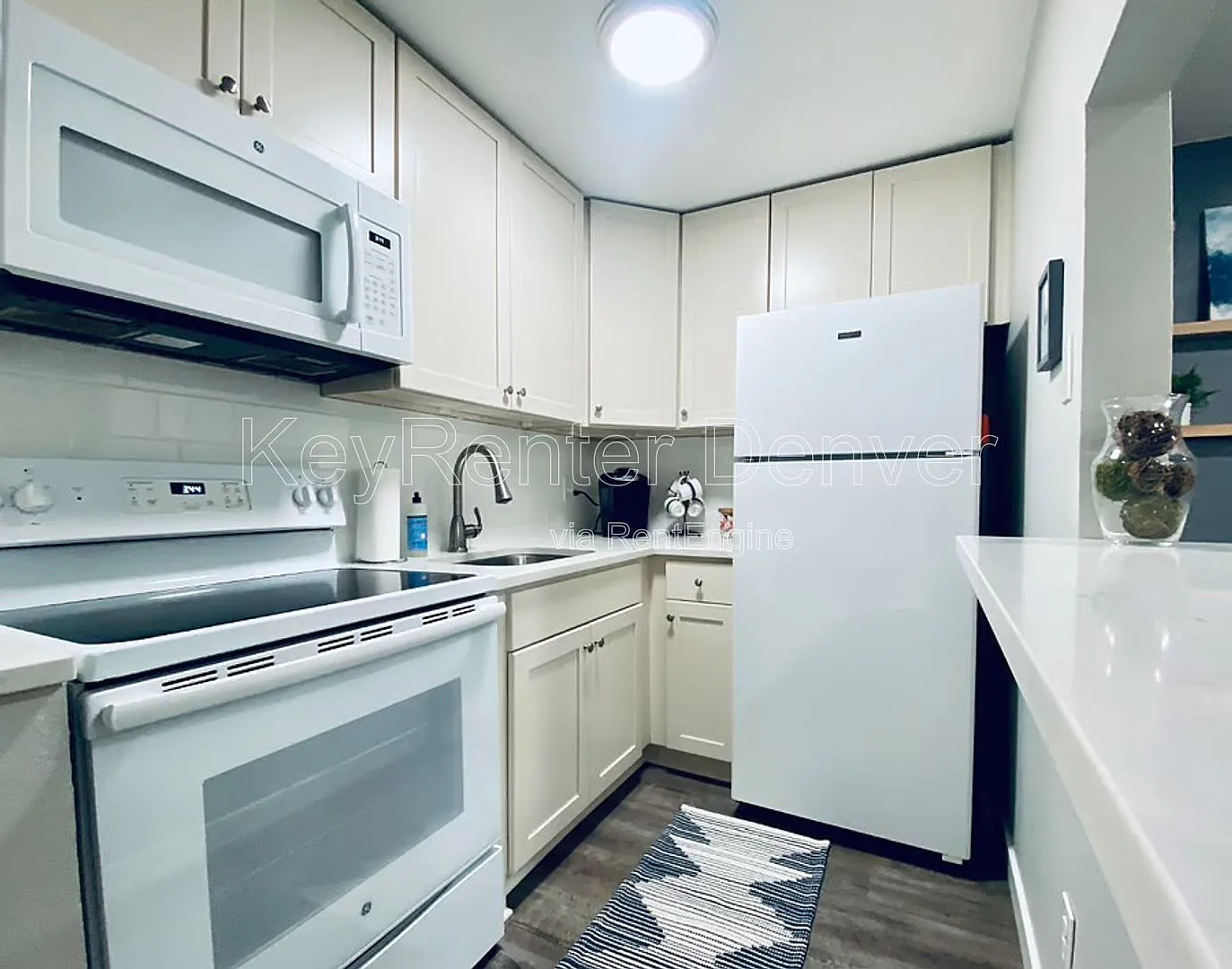 2 bed, 1.0 bath, 900 sqft, $1,800 — Photo 2