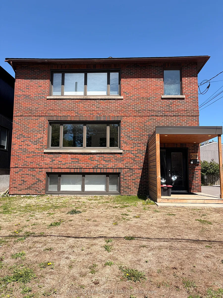 Building Photo - 579 Tweedsmuir Ave #1